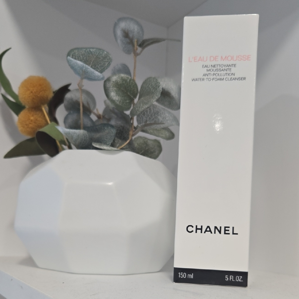 CHANEL L'Eau de Mousse Water-to-Foam Cleanser - White